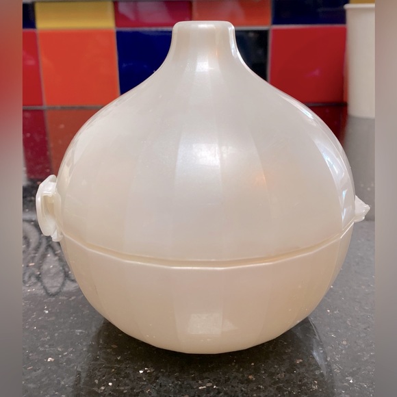 Tupperware Kitchen Tupperware Onion Keeper Poshmark